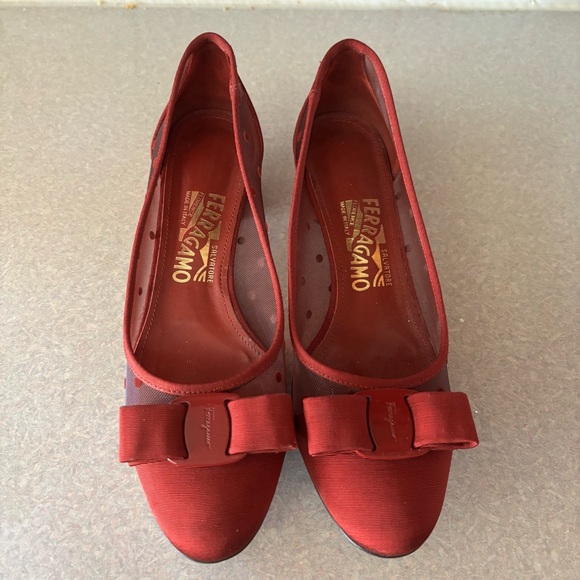 Salvatore Ferragamo Satin Vara Bow Mesh Polka Dot Preppy Luxury Office Heels 7.5 - Picture 2 of 9